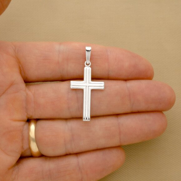 Solid 925 Sterling Silver Cross Pendant, Classic & Timeless Christian Necklace - Picture 2 of 3